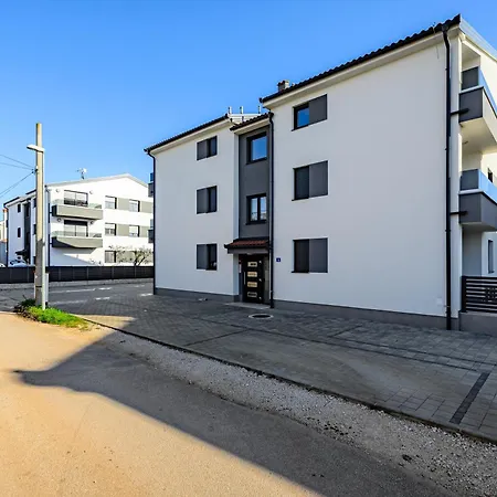 Karla Apartment *