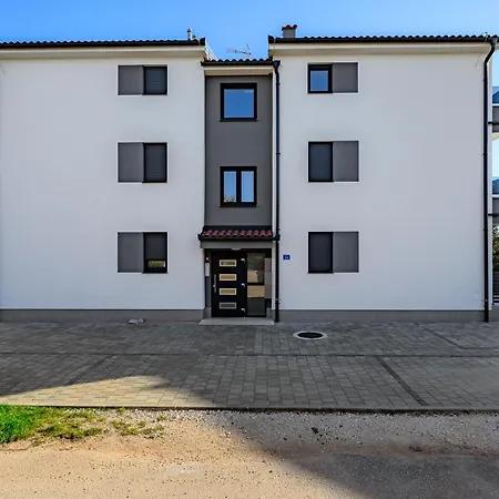 Apartment Karla Zambratija (Istria)